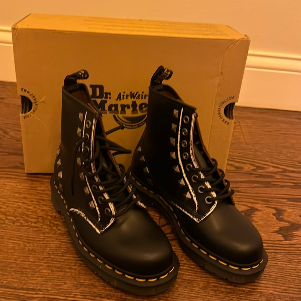 Brand new unworn Dr marten in size 6.